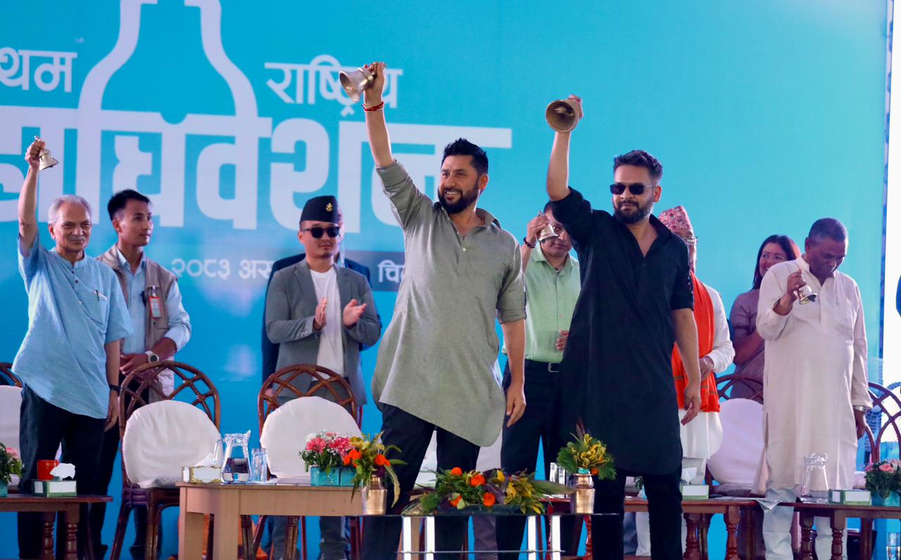 रास्वपा महाधिवेशन उद्घाटन : रवि-बालेनसँगै अतिथिले पनि बजाए घण्टी
