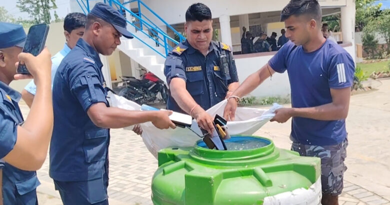 परीक्षा हलमा भेटिएका मोबाइल नष्ट नगर्न सर्वोच्चको अन्तरिम आदेश