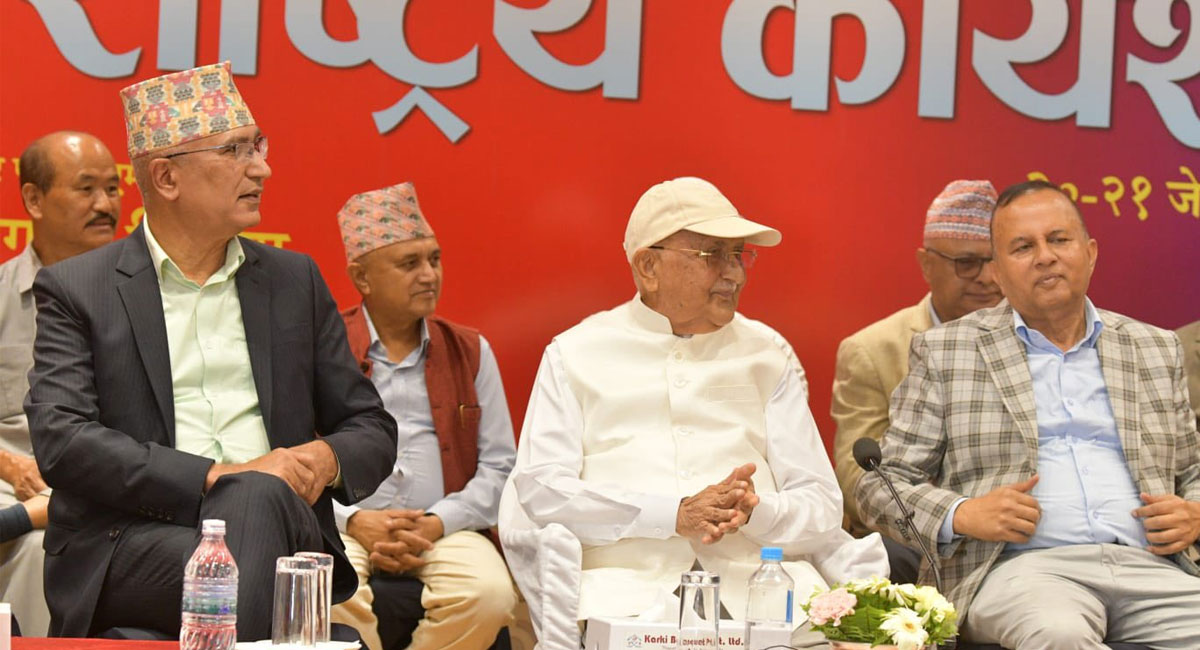 चुनावपछि पहिलोपटक सार्वजनिक कार्यक्रममा देखा परे ओली