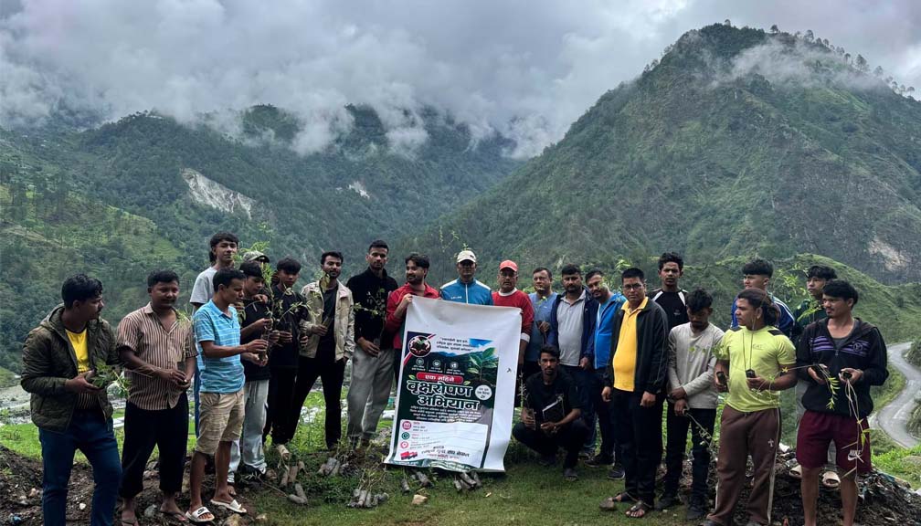 राष्ट्रिय युवा संघ नेपाल बाजुराद्धारा वृहत् वृक्षरोपण अभियान सञ्चालन