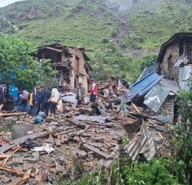 मुगुको पुलुमा पहिरो : ३ वर्षीय बालकको मृत्यु, ७ घरपरिवार विस्थापित