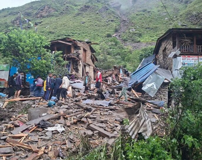 मुगुको पुलुमा पहिरो : ३ वर्षीय बालकको मृत्यु, ७ घरपरिवार विस्थापित
