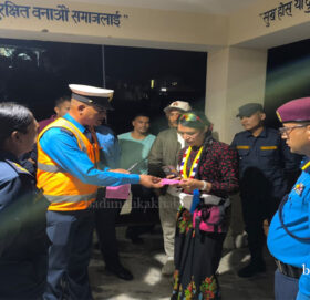 ट्राफिक नियम उल्लङ्घन गरेको आरोपमा ‘सोलो राइडर’ शीतल गिरीलाई कारबाही