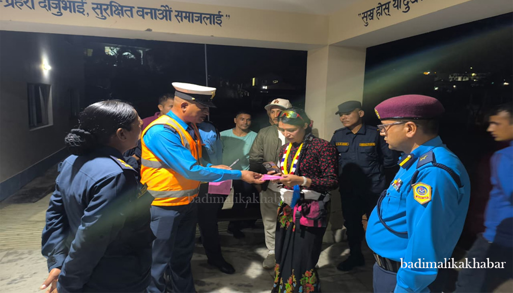 ट्राफिक नियम उल्लङ्घन गरेको आरोपमा ‘सोलो राइडर’ शीतल गिरीलाई कारबाही